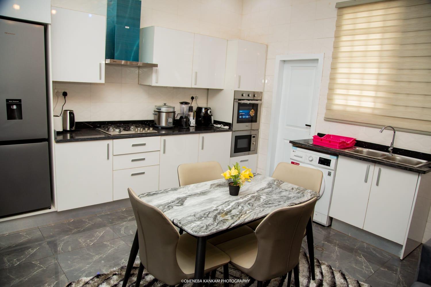 Luxurious 4-Bedroom Short Stay in Ahodwo-Daaban, Kumasi – Safe, Cool & Connected photo 5